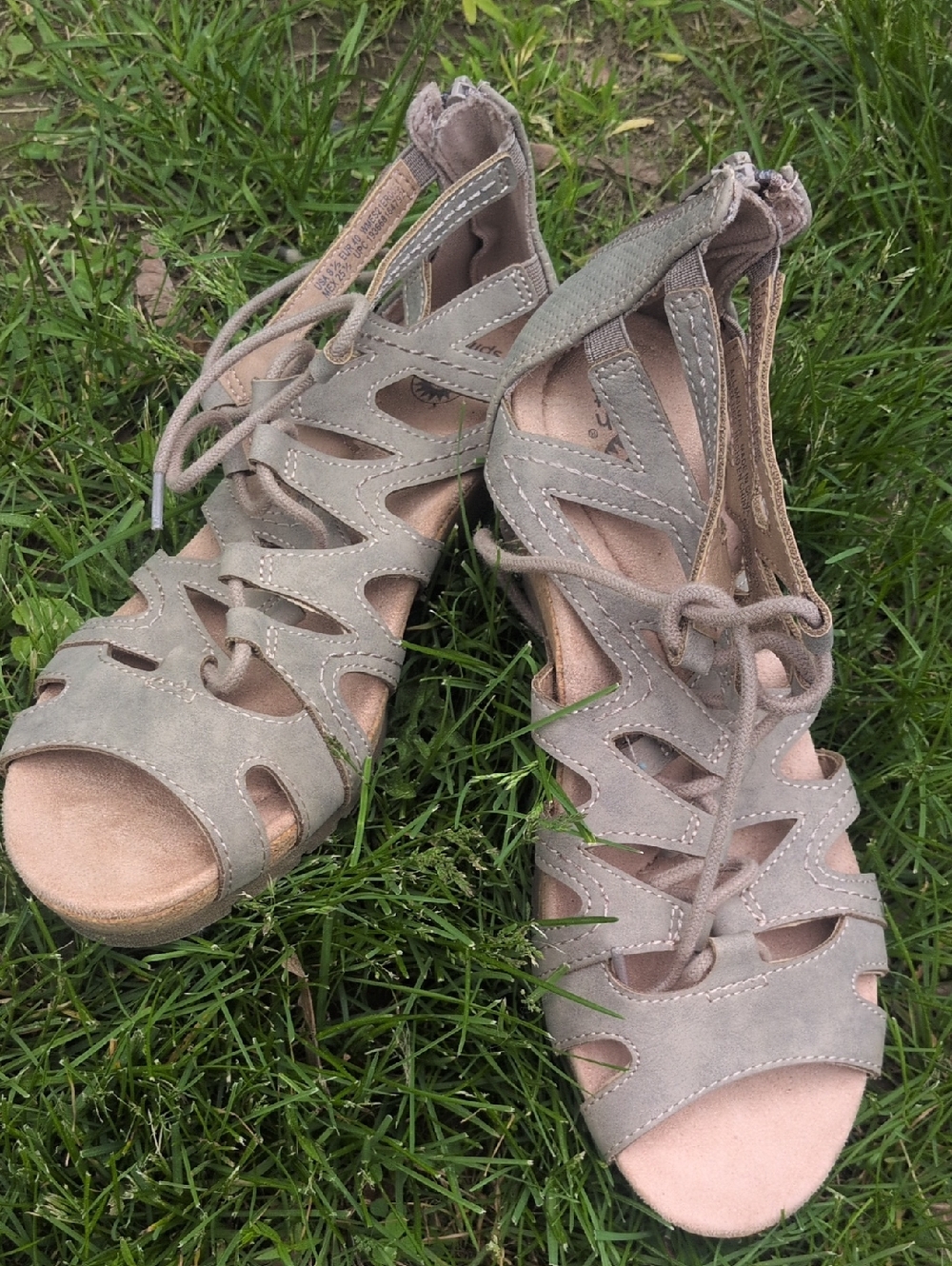 Eart Origins Gladiator Cutout Sandals in Taupe Gray Suede New